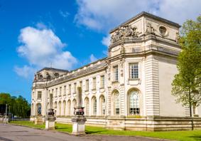 Delwedd o Adeilad Llys y Goron Caerdydd