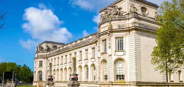 Delwedd o Adeilad Llys y Goron Caerdydd