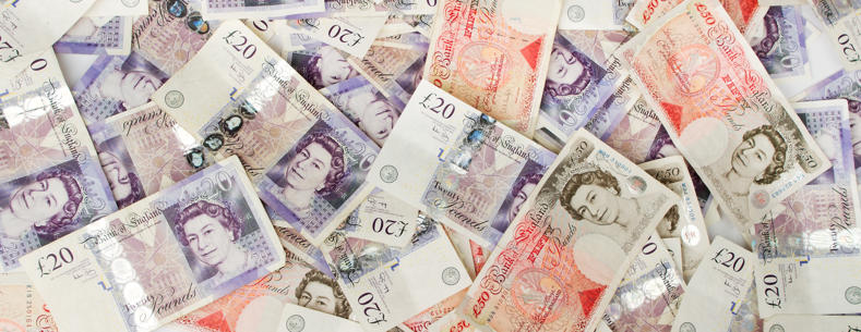 Llun o lawer o arian parod