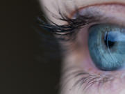 Llun agos o Lygad Dynol 