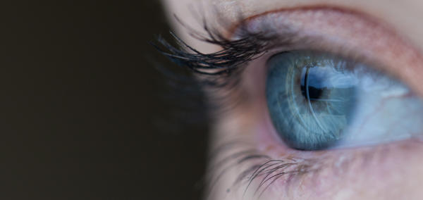 Llun agos o Lygad Dynol 