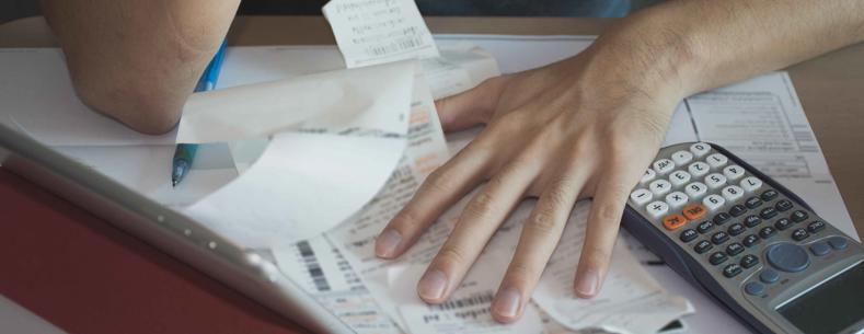 Pwysau ariannol costau byw