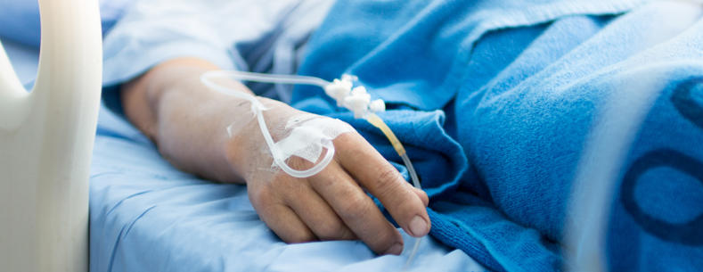 Claf mewn gwely ysbyty