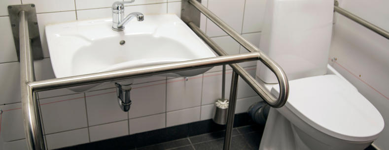 Ystafell ymolchi wedi’i haddasu